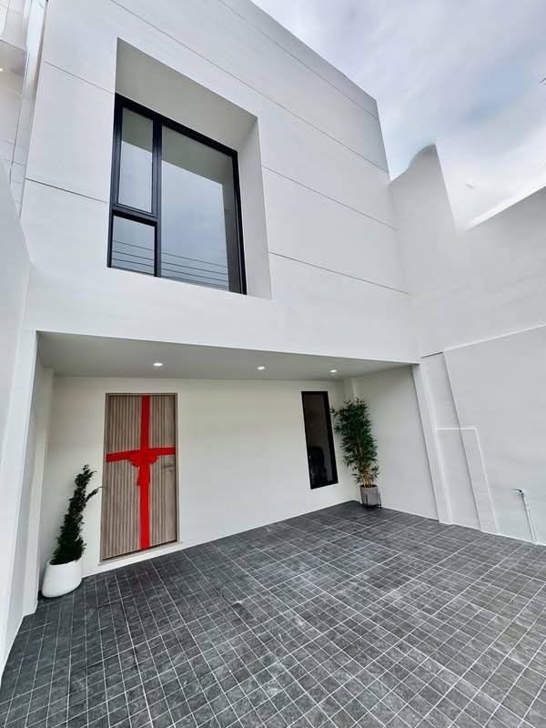 รูป SAI115🏡 ทาวน์โฮมที่ให้ฟีลเหมือนอยู่บ้านเดี่ยว ในงบไม่ถึง 5 ล้าน - รูปที่ 1/12