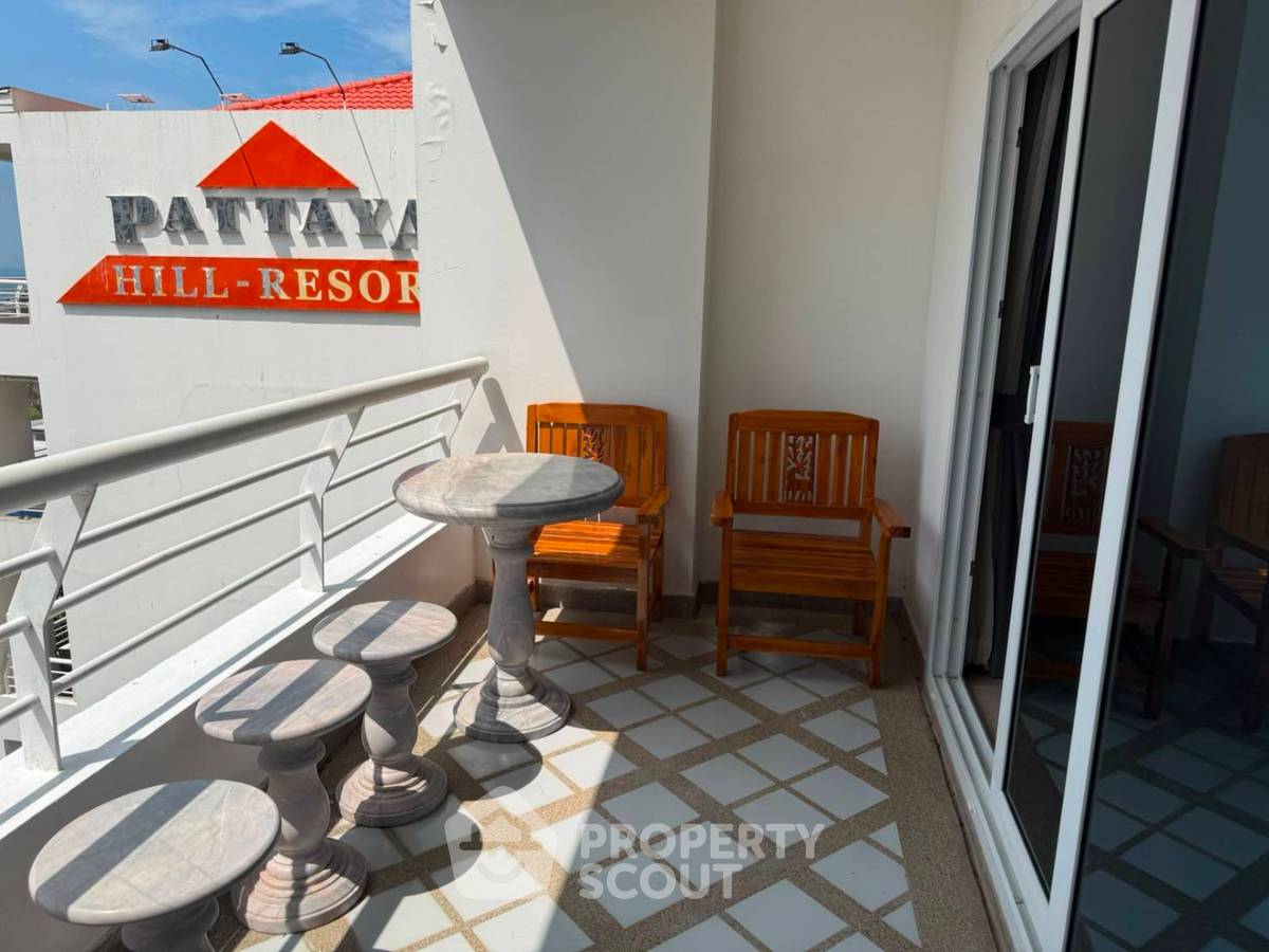 picture Spacious 1-BR 99 Sqm At Pattaya Hill Resort, Phratamnak (ID 3197464) - 9/17