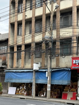 Four-story commercial building for sale near Bang Yi Ruea Police Station. Interested? Add me on Line: @841qqlnr