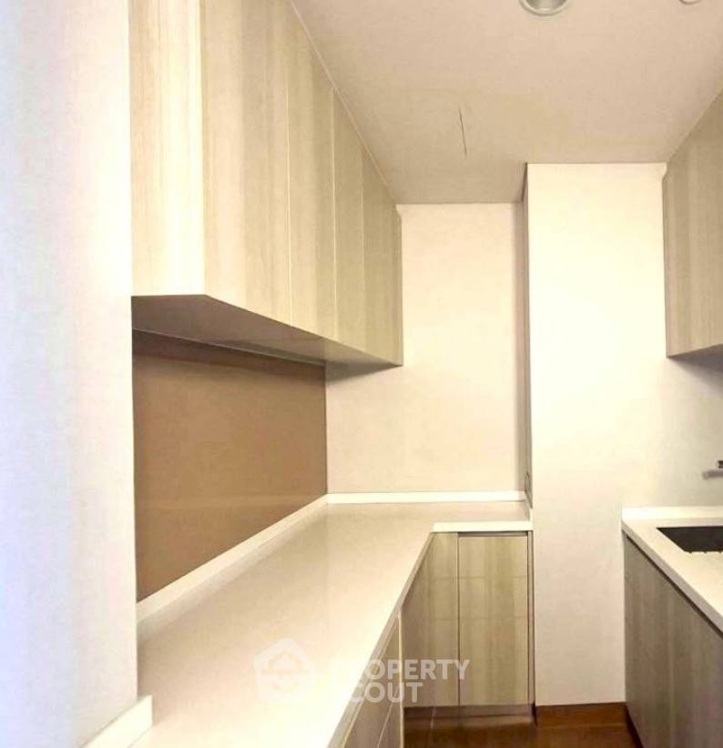 picture 43rd-Floor 2-BR Condo At The Lumpini 24 Near BTS Phrom Phong (ID 3195657) - 3/7
