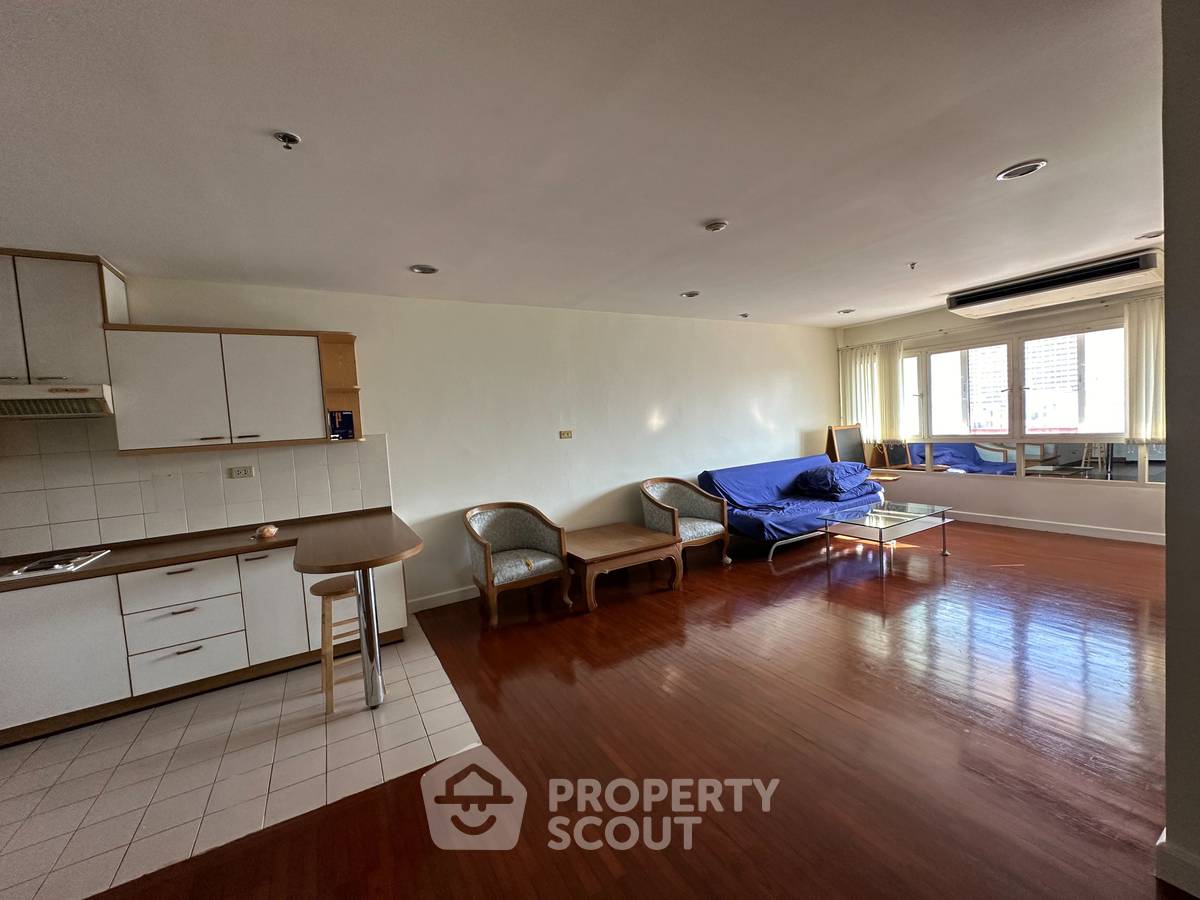picture Spacious 1-BR 63 Sqm At Baan Ploenchit Near BTS Nana (ID 883123) - 3/11