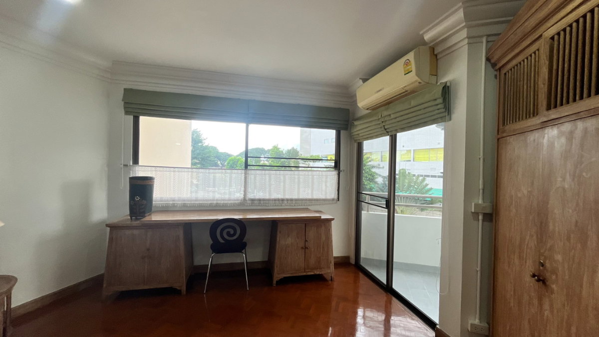 picture Spacious Riverside Condo with Doi Suthep & Ping River Views - 13/20