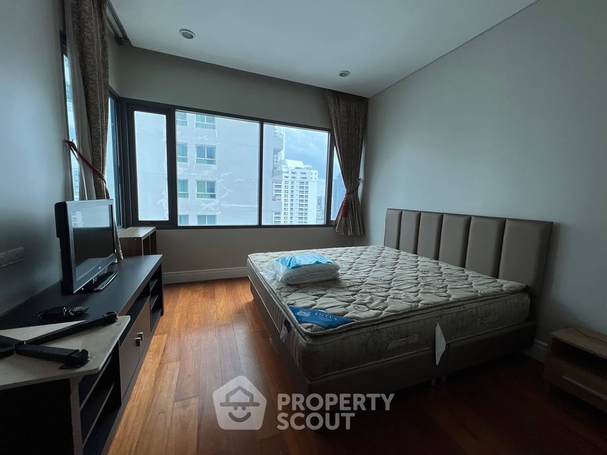 picture 21st-Floor 3-BR Bright Sukhumvit 24 Condominium, BTS Phrom Phong (ID 3197055) - 5/14