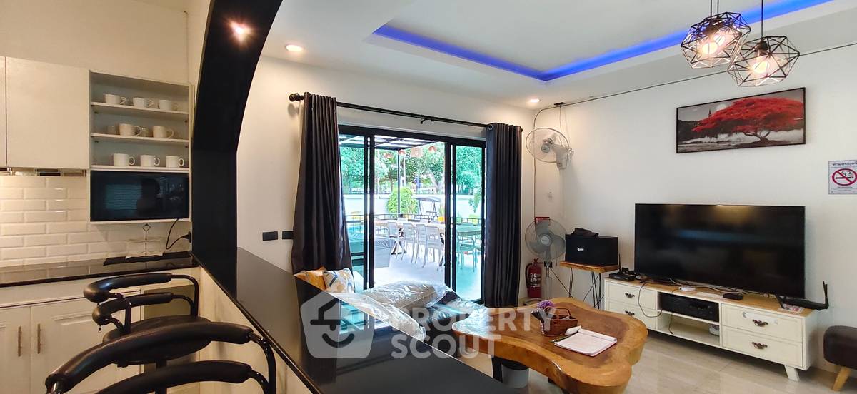 picture Spacious 6-Bedroom Villa With 350 Sqm In Pattaya (ID 3195794) - 5/17