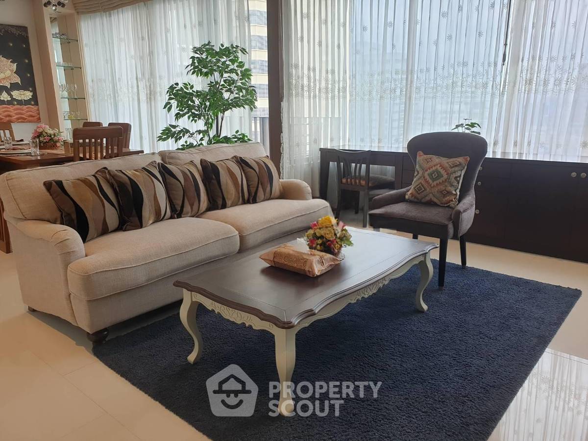 picture 20th-Floor 2-BR Condo At The Emporio Place Near BTS Phrom Phong (ID 3073897) - 1/20
