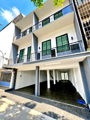 Shophouses for rent Bangkok : Bang Mot Suksawat, commercial building for rent, 2 units, 3 floors. 50 sq m. 320 sq m.  Bangpakok 9 Hospital International 1.0 km.