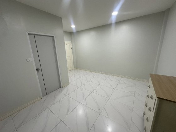 รูป ให้เช่าทาวน์โฮม / Home Office 4 ชั้น หมู่บ้านสินธานี รัชดา ลาดพร้าว / ซอยลาดพร้าว 80 / แอร์ 6 เครื่อง / อยู่อาศัย หรือ เป็นสำนักงาน จดบริษัทได้ - รูปที่ 16/18