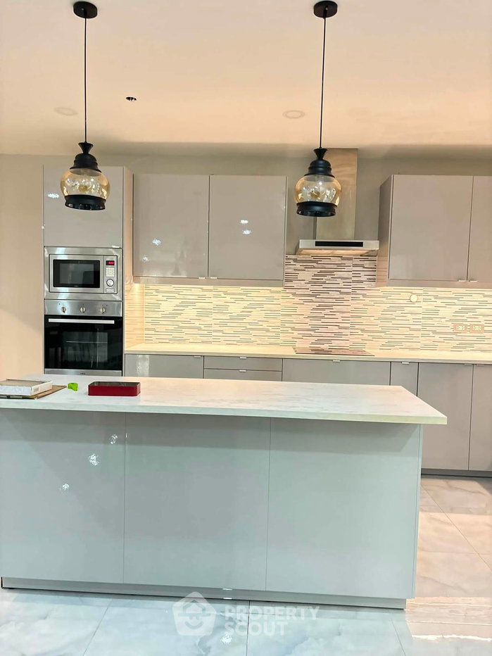 picture 2-BR 202 Sqm At Moon Tower Condominium Near BTS Thong Lo (ID 3195435) - 6/18