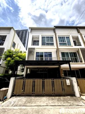 Townhouses for rent Bangkok : Townhouse next to MRT Lat Phrao 6676401