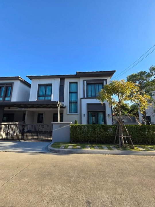 Houses for rent : Detached house for rent, Grande Pleno Sukhumvit–Bangna.