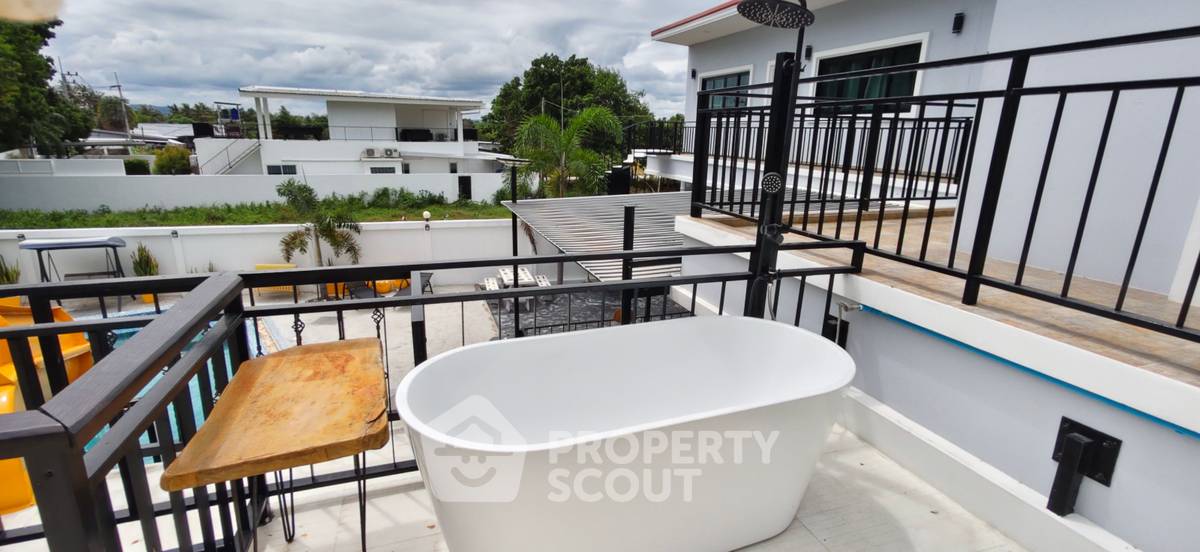 picture Spacious 6-Bedroom Villa With 350 Sqm In Pattaya (ID 3195794) - 1/17