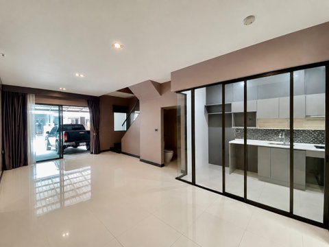 ให้เช่าทาวน์โฮม The Landmark Ekkamai–Ramintra ทาวน์โฮม 3 ชั้นสไตล์โมเดิร์น | 3 ห้องนอน | 168 ตร.ม. | ทำเลลาดพร้าว–สุคนธสวัสดิ์