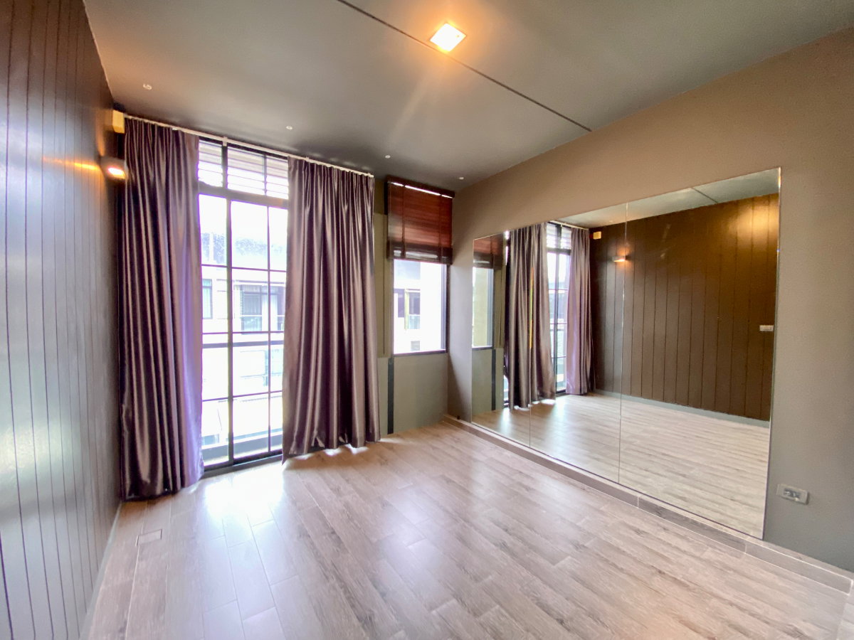 รูป ให้เช่าทาวน์โฮม The Landmark Ekkamai–Ramintra ทาวน์โฮม 3 ชั้นสไตล์โมเดิร์น | 3 ห้องนอน | 168 ตร.ม. | ทำเลลาดพร้าว–สุคนธสวัสดิ์ - รูปที่ 11/14