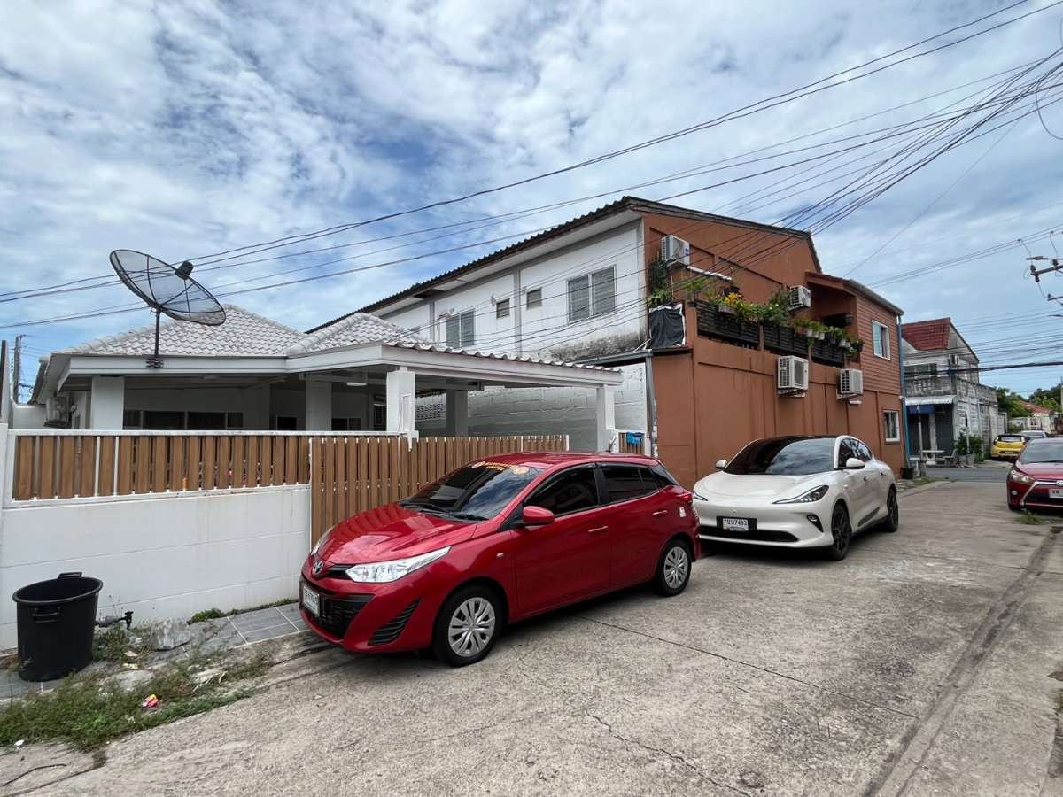 รูป J137|บ้านพักอาศัยชั้นเดียว พัฒนารุ่งเรือง ซอยพัฒนารุ่งเรือง9 เมืองพัทยา อำเภอบางละมุง ชลบุรี (ราคา 2,390,000 บาท ) - รูปที่ 2/13