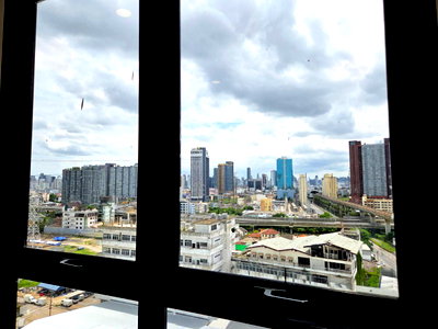 Condos for sale New Petchburi Road Bangkok : Selling down payment on Supalai Parc Ekkamai-Phatthanakan project, room 34 sq m, Building B, 12A th floor, price at cost.