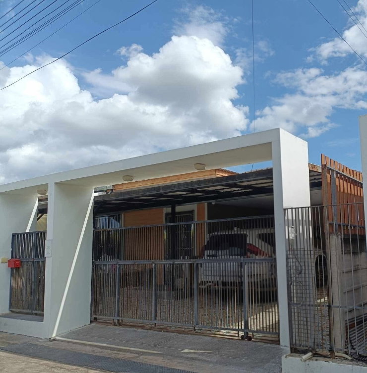 บ้านเดี่ยว ชั้นเดียว ใกล้หนองประจักษ์ มีอ่างอาบน้ำ