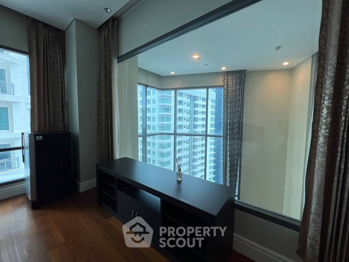 picture 21st-Floor 3-BR Bright Sukhumvit 24 Condominium, BTS Phrom Phong (ID 3197055) - 11/14