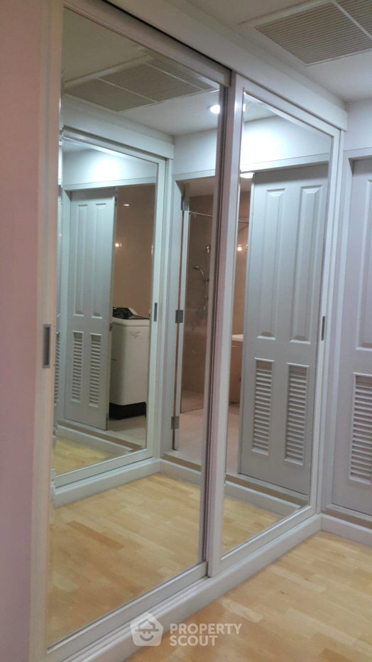 picture 28th-Floor 1-BR Baan Sathorn Chaopraya Near BTS Krung Thon Buri (ID 3197115) - 4/9