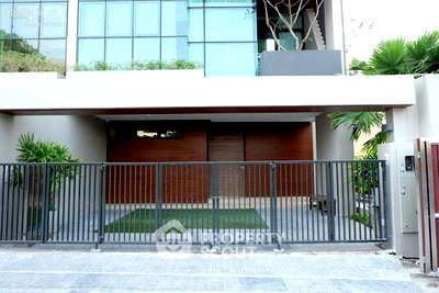 Townhouses for rent Bangkok : 450 Sqm 3-BR Townhouse At The Park Lane Ekkamai 22, ARL Ramkhamhaeng (ID 3195756)