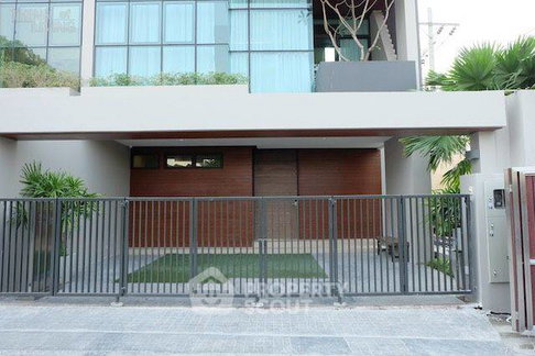 450 Sqm 3-BR Townhouse At The Park Lane Ekkamai 22, ARL Ramkhamhaeng (ID 3195756)