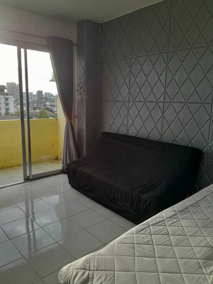 picture Family park for rent near MRT sutthisarn 2 km - 2/10