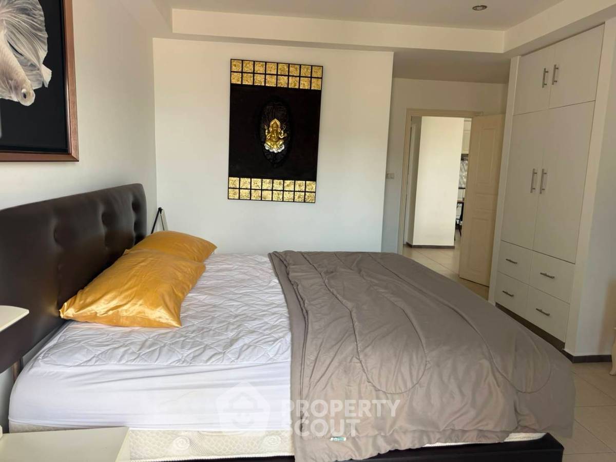 picture Spacious 1-BR 99 Sqm At Pattaya Hill Resort, Phratamnak (ID 3197464) - 7/17