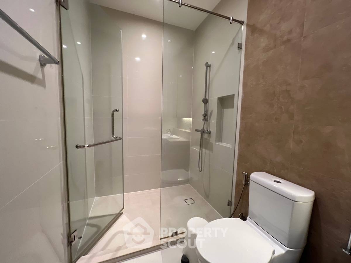 picture 21st-Floor 3-BR Bright Sukhumvit 24 Condominium, BTS Phrom Phong (ID 3197055) - 7/14