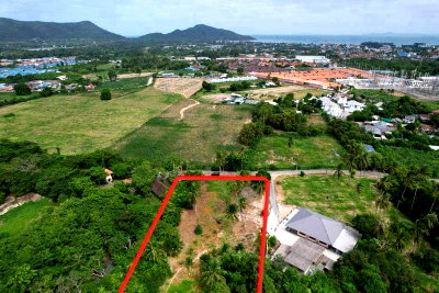 Land for sale Bang Sarey Beach : Prime land for sale in Bang Saray. Beautiful plot, great atmosphere, ideal for investment.