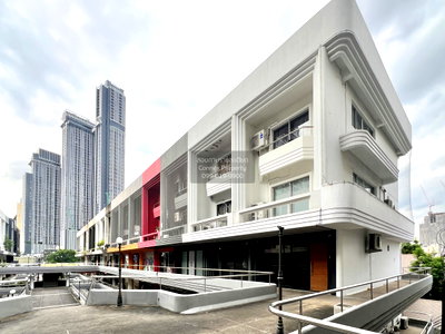 Home office for sale The Emquartier : For Sale Office, Park Avenue, corner unit in 2 units, sold with tenant, Ekkamai, Thonglor, near BTS Ekkamai , CX-138355 ✅ Live chat with us ADD LINE @connexproperty ✅