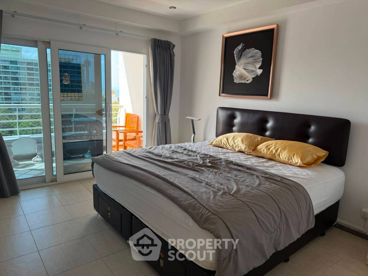 picture Spacious 1-BR 99 Sqm At Pattaya Hill Resort, Phratamnak (ID 3197464) - 5/17