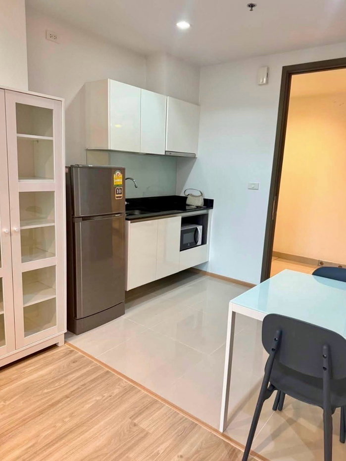 รูป ✨ ห้องรีโนเวทใหม่! ก้าวเดียวถึง MRT สุทธิสาร | Quinn รัชดา 17 • 1 นอน 35.5ตร.ม. ทิศใต้ • ใกล้สระฟิตเนส | เช่า 15,000฿ | ว่าง 10/9 นัดชมฟรี! ⚡ - รูปที่ 4/7