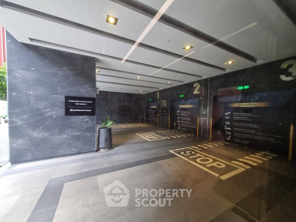 picture 15th-Floor 2-BR KnightsBridge Space Rama 9 Near MRT Phra Ram 9 (ID 3198153) - 2/10