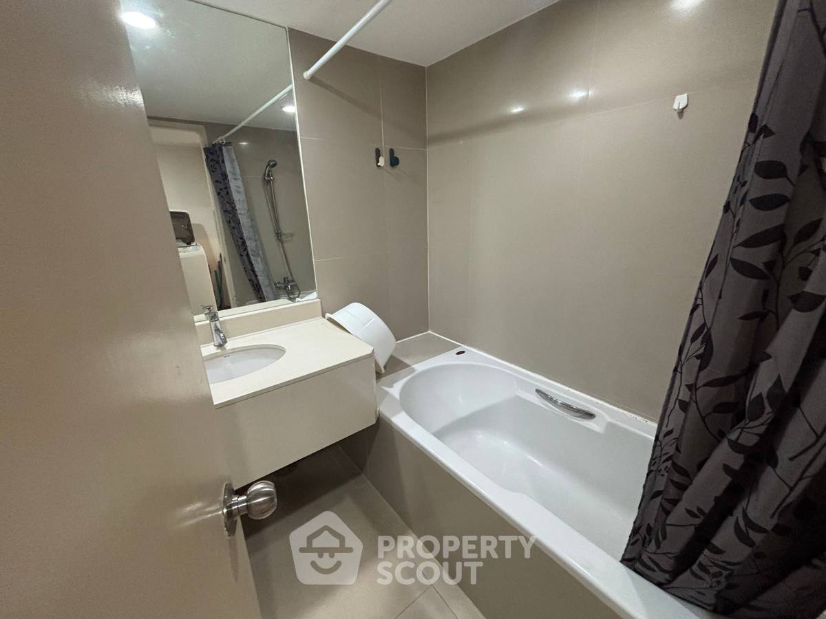 รูป ใกล้ BTS นานา เพียง 200 ม. | 1-BR The Trendy Condominium (ID 883679) - รูปที่ 11/15