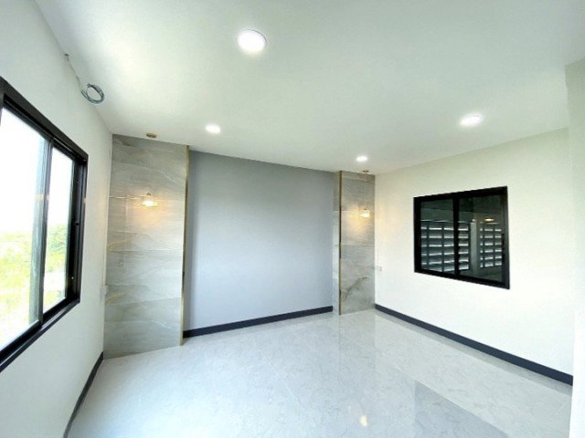 รูป โรงงานให้เช่าแบบ 3 in 1 โกดัง ออฟฟิศ ใกล้ตลาดนัดสองฝั่งคลอง 1.4 กม.เนื้อที่ 120 ตร.ว.พื้นที่ใช้สอย 282 ตร.ม เหมาะสำหรับธุรกิจ คลังสินค้า - รูปที่ 5/8