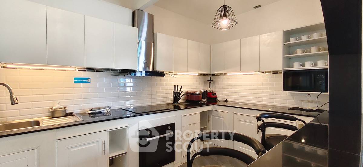 picture Spacious 6-Bedroom Villa With 350 Sqm In Pattaya (ID 3195794) - 6/17