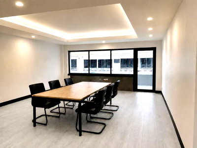 Office for rent Sukhumvit Road : Office space for rent in Sukhumvit71 building.