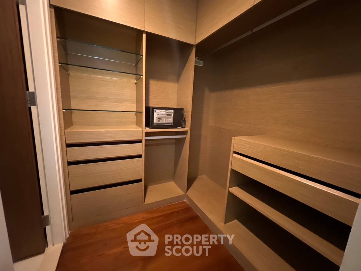 picture 21st-Floor 3-BR Bright Sukhumvit 24 Condominium, BTS Phrom Phong (ID 3197055) - 8/14