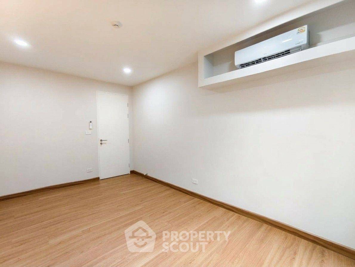 picture Great Value 1-BR For Sale At Voque Sukhumvit 16 Condominium Near MRT Queen Sirikit (ID 3195533) - 13/17