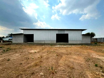 Land for sale Si Racha Chonburi : Land with buildings in Khao Khansong, Sriracha. Good location, attractive price.