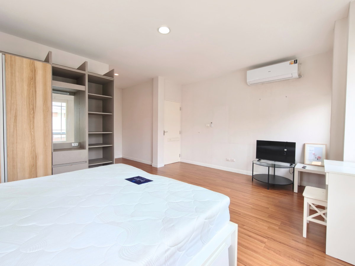 รูป บ้านเดี่ยวพร้อมอยู่ที่มีส่วนกลางระดับ Luxury โครงสร้างดีไม่ต้องซ่อม คุ้มค่าที่สุด ใกล้โรงเรียนนานาชาติชื่อดัง - รูปที่ 11/26