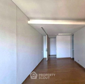 43rd-Floor 2-BR Condo At The Lumpini 24 Near BTS Phrom Phong (ID 3195657)