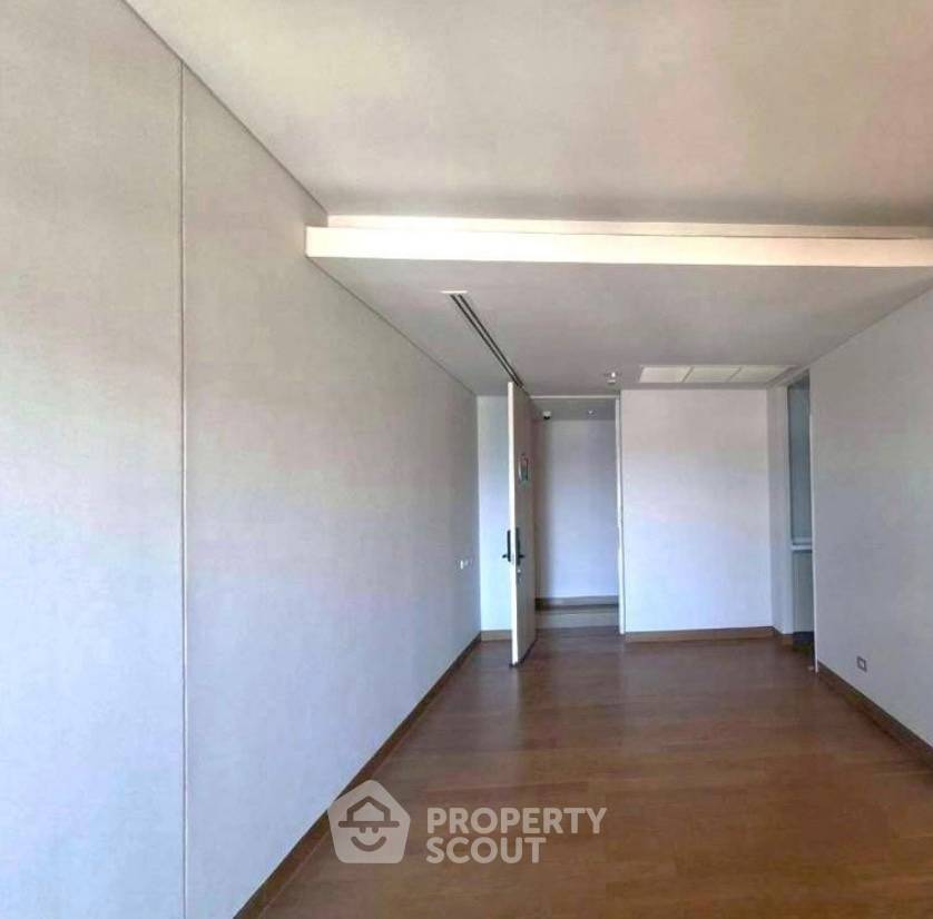 picture 43rd-Floor 2-BR Condo At The Lumpini 24 Near BTS Phrom Phong (ID 3195657) - 1/7