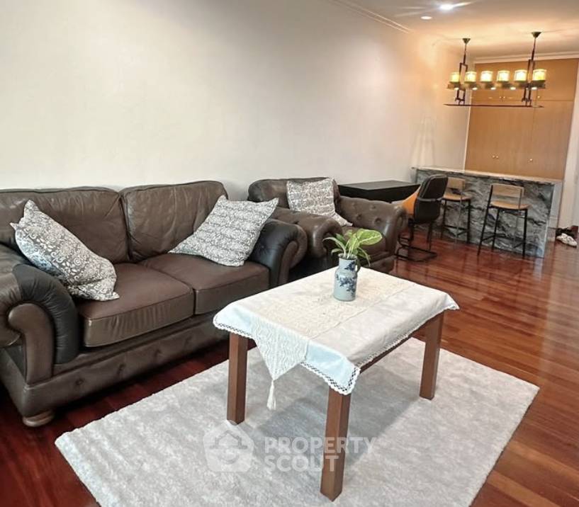 picture Spacious 1-BR 70 Sqm, Baan Sathorn Chaopraya, BTS Krung Thon Buri (ID 3136378) - 6/8