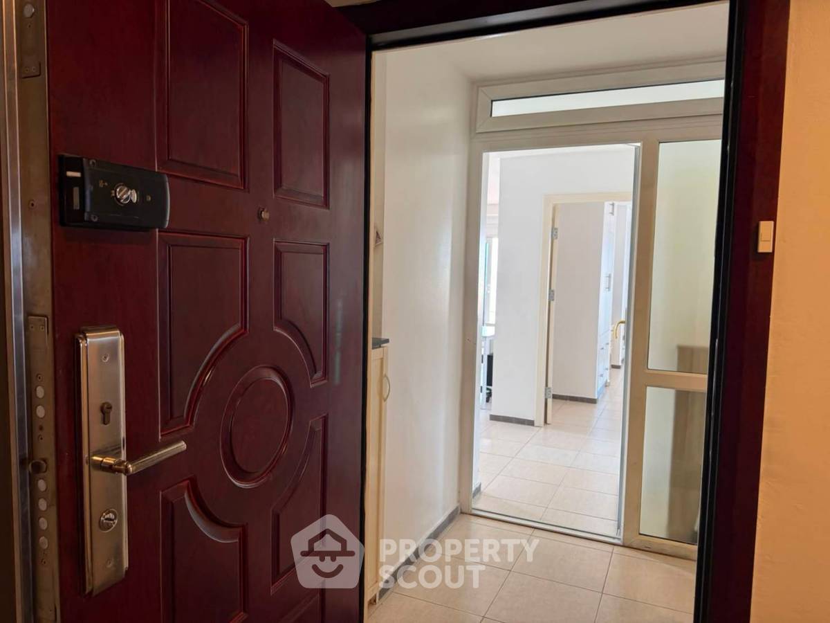 picture Spacious 1-BR 99 Sqm At Pattaya Hill Resort, Phratamnak (ID 3197464) - 11/17