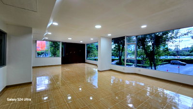 ขายคอนโด : ขายคอนโดมิเนียม รัชวิภาเพลส 3 ห้องรวมเป็นห้องใหญ่​ 1​ ห้อง​ 1​ ห้องน้ำ​ เนื้อที่รวม 83 ตารางเมตร เท่ากับขนาดห้อง​ presidential suite​ ราคา 3.9 ล้านบาท