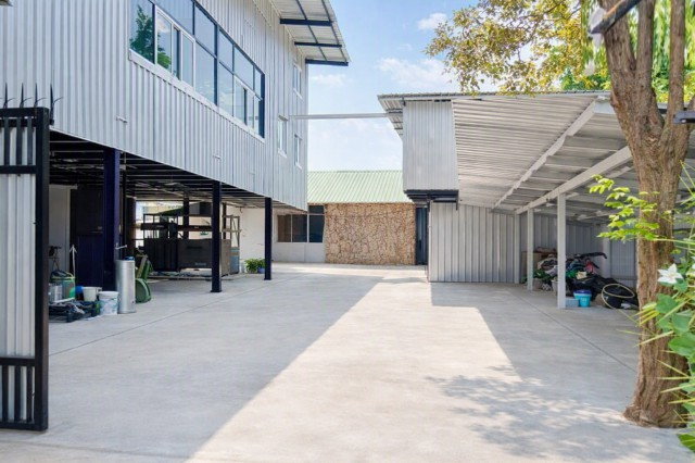 รูป รพ.ศิริราช 2.1กม. MRTไฟฉาย 1.31กม. ให้เช่าอาคารขนาดใหญ่ 3 อาคาร MRT บางขุนนนท์ 1.46กม. 1,500 ตร.ม 8นอน 8น้ำ อาคาร 2 ชั้น - รูปที่ 4/8