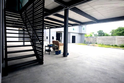 Factory for rent วิทยาลัยกาญจนาภิเษกช่างทองหล่อ : Siriraj Hospital 2.1 km. MRT Fai Chai 1.31 km. For rent, 3 large buildings, MRT Bang Khun Non 1.46 km., 1,500 sq m, 8 bedrooms, 8 bathrooms, 2-story