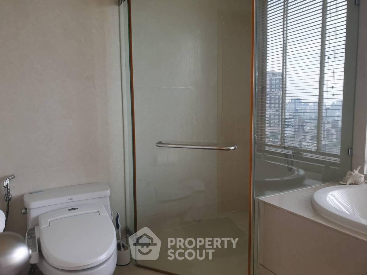 picture 20th-Floor 2-BR Condo At The Emporio Place Near BTS Phrom Phong (ID 3073897) - 15/20