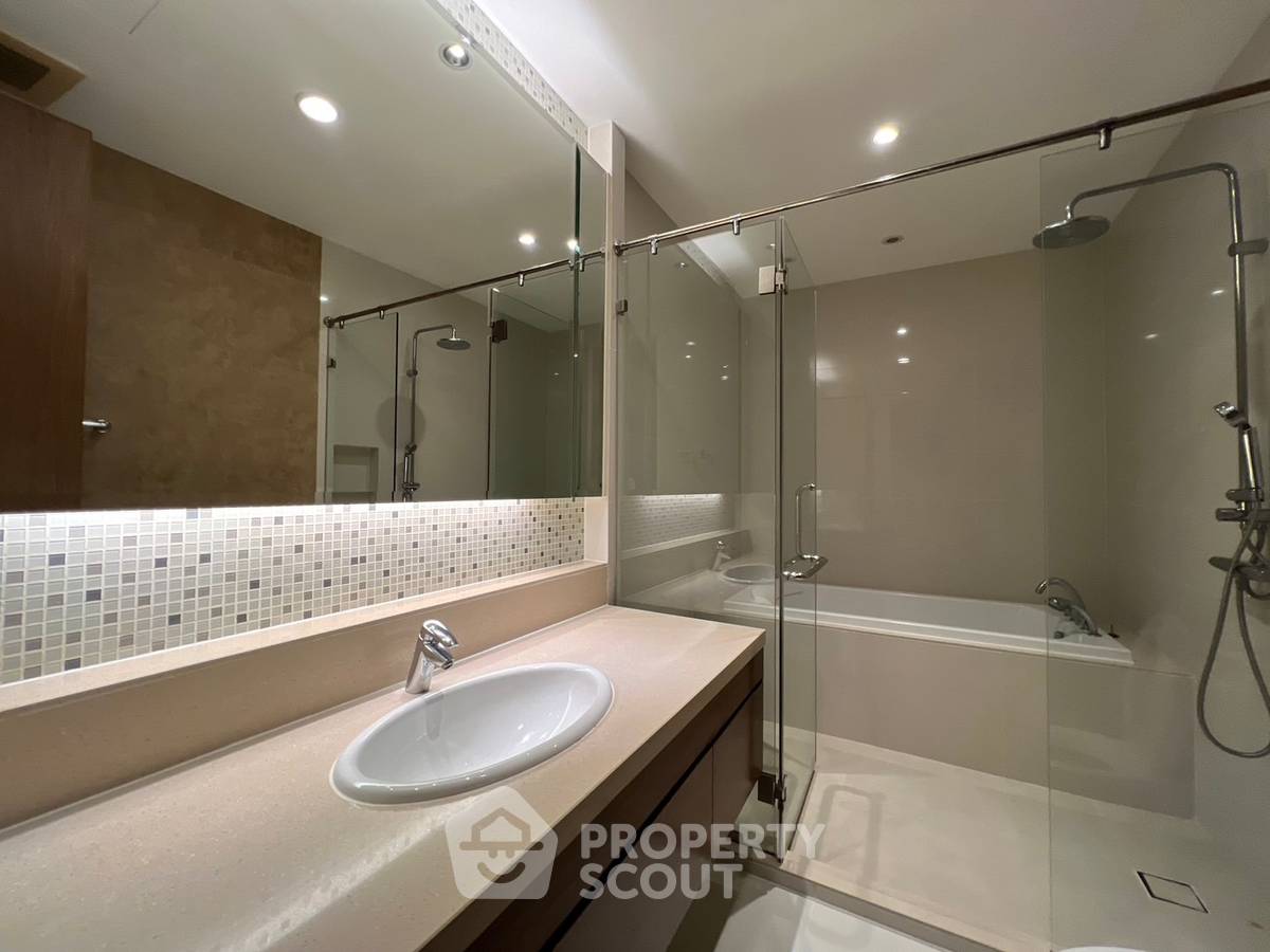 picture 21st-Floor 3-BR Bright Sukhumvit 24 Condominium, BTS Phrom Phong (ID 3197055) - 9/14