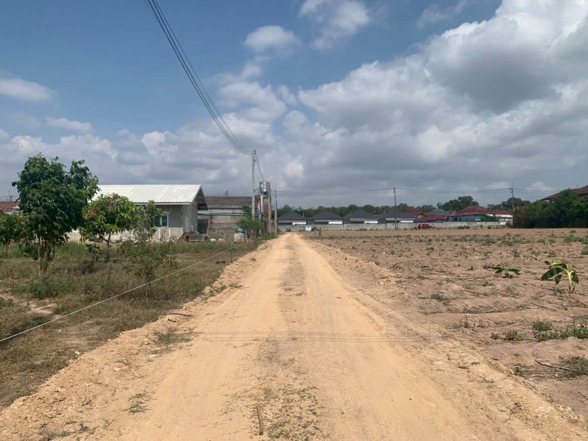 รูป 🏡 ขายที่ดินพร้อมบ้าน 1 หลัง | เจ้าของขายเอง 📍 หนองปรือ บางละมุง ชลบุรี (ใกล้ สภ.หนองปรือ) - รูปที่ 3/7